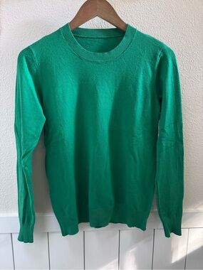 Women’s Kelly Green Crewneck Sweater